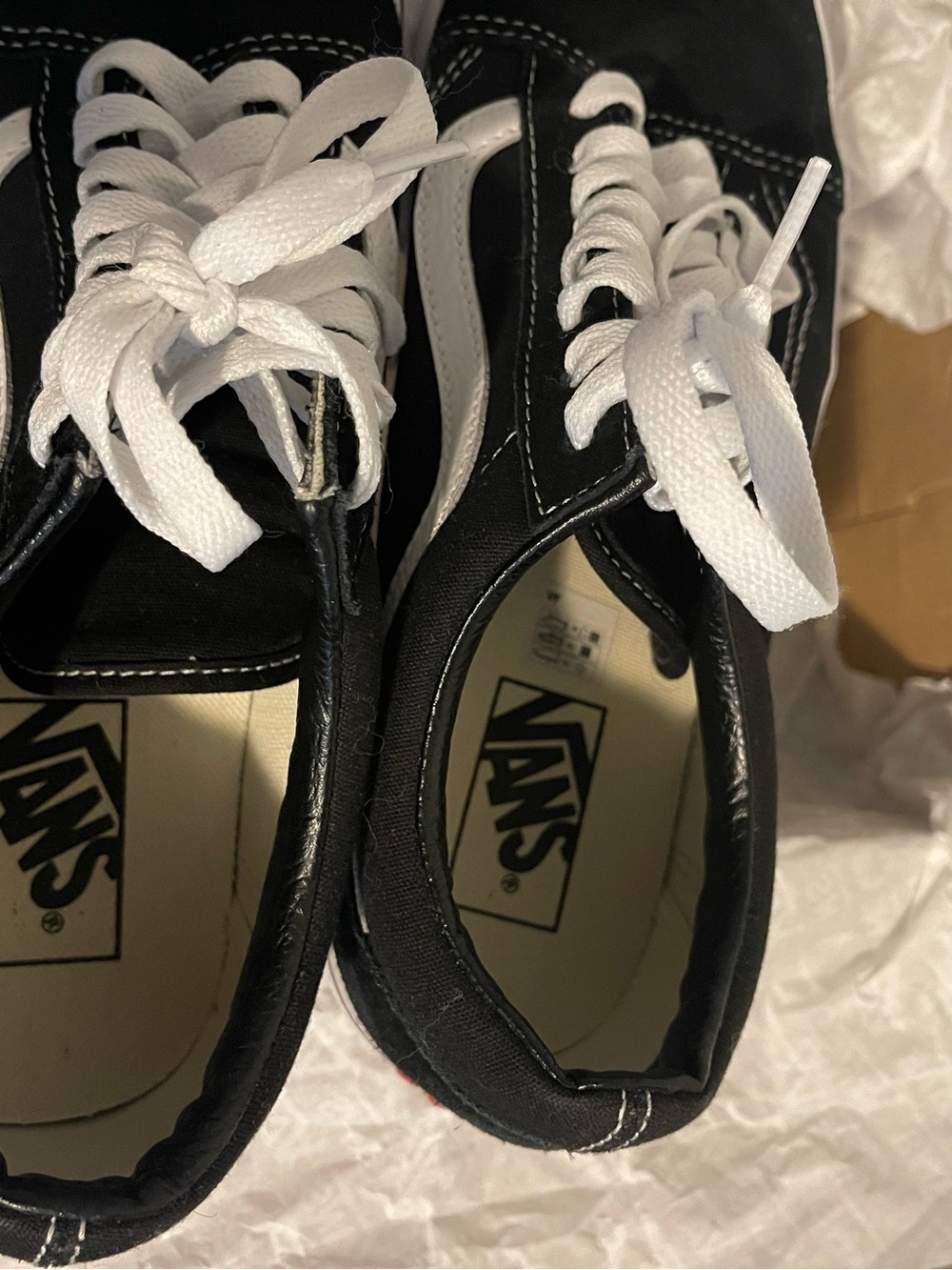 Vans Black and White Old Skool Skate Sneakers Men’s 9.5 - Picture 2 of 6